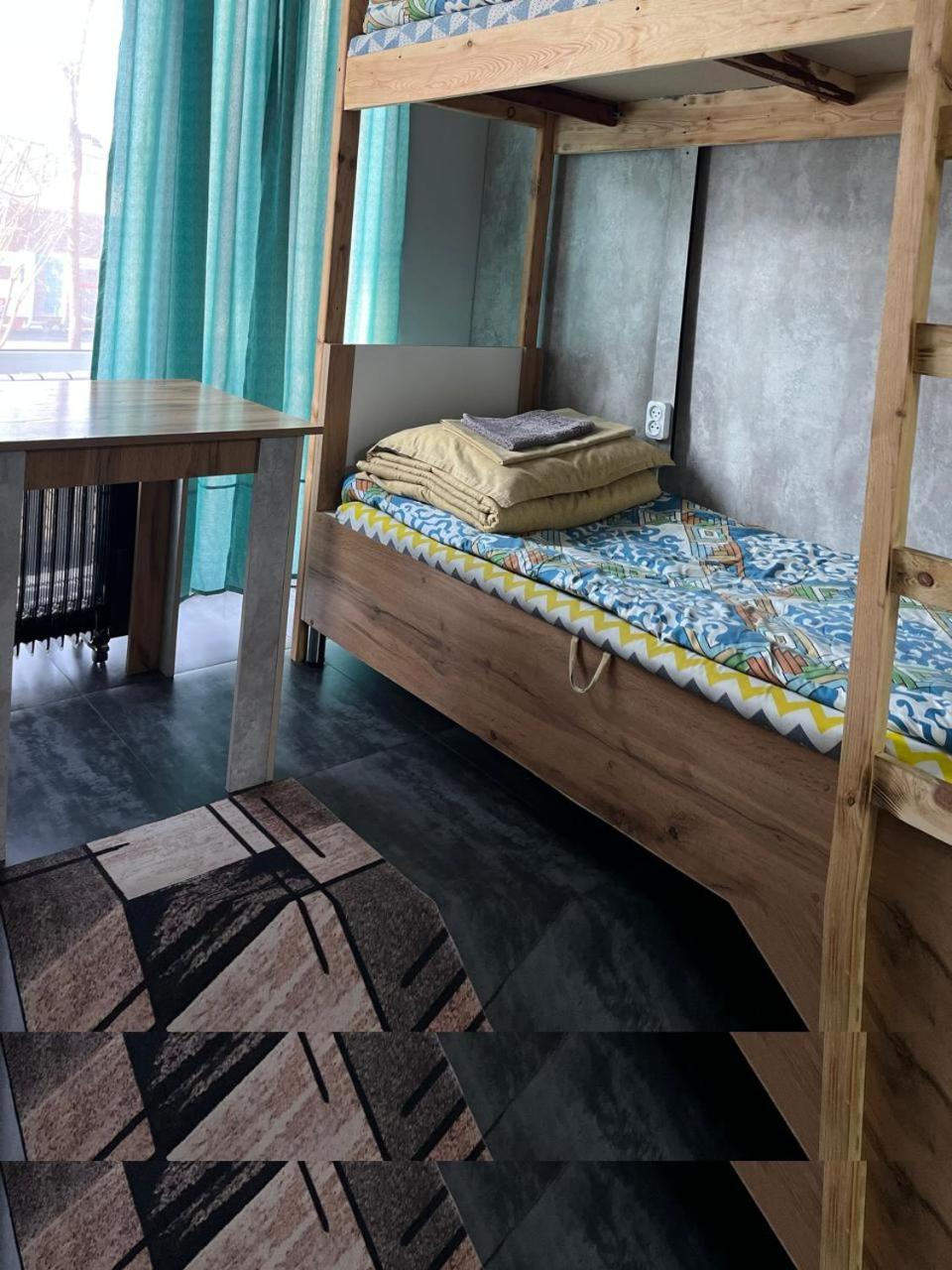 Hostel Del Luna Almaty Eksteriør billede