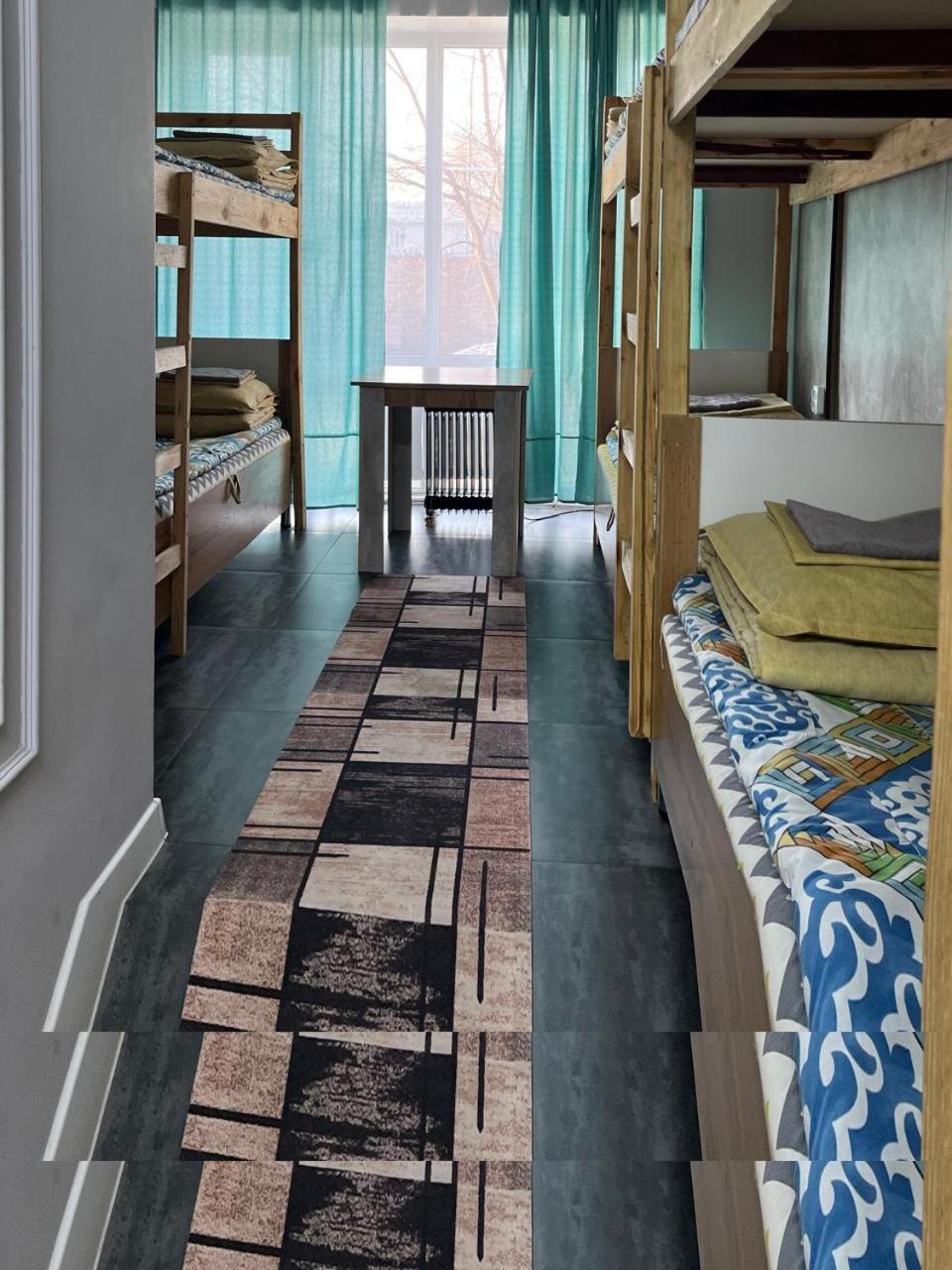 Hostel Del Luna Almaty Eksteriør billede