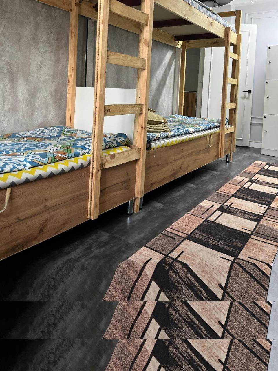 Hostel Del Luna Almaty Eksteriør billede