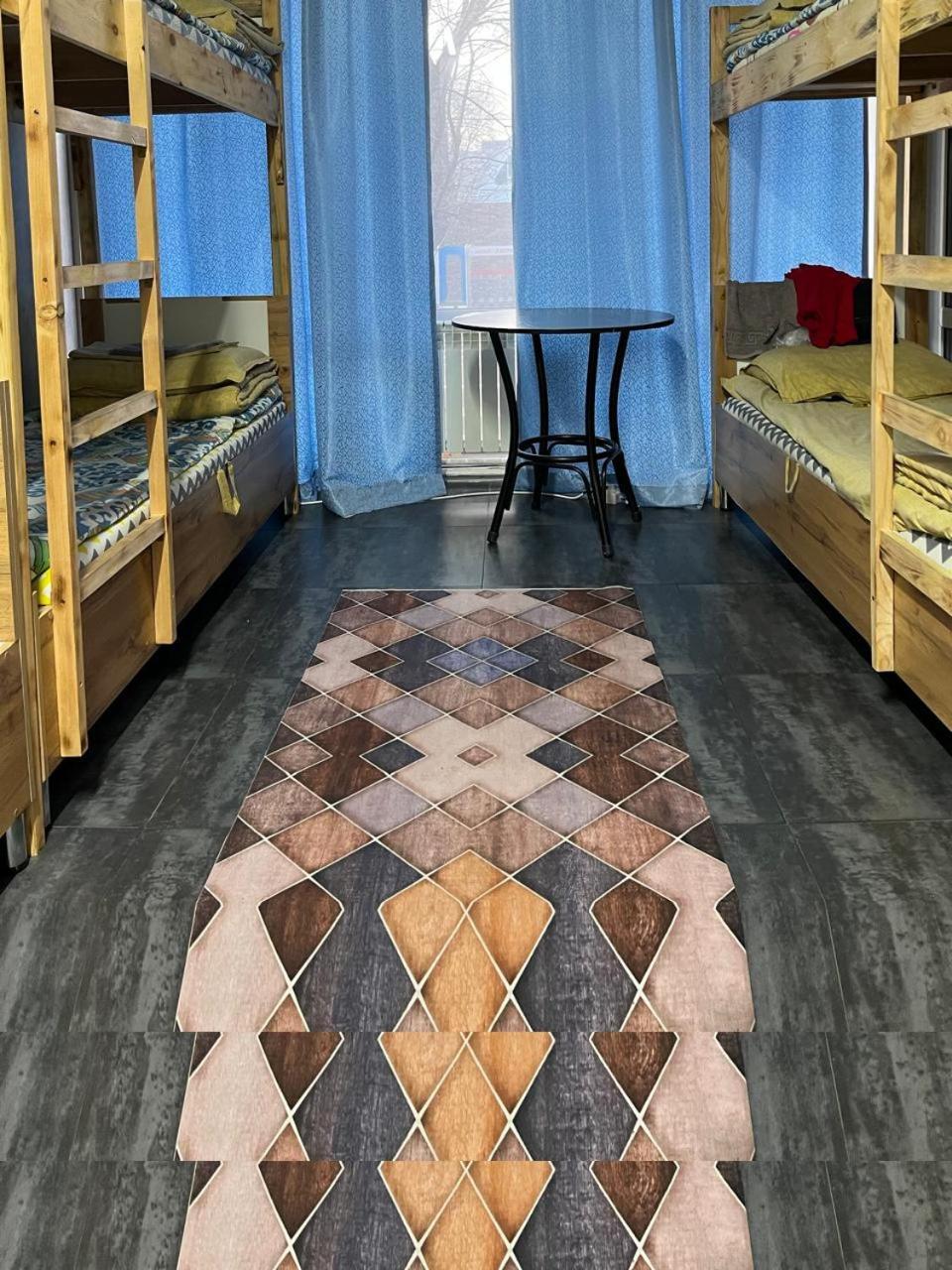 Hostel Del Luna Almaty Eksteriør billede